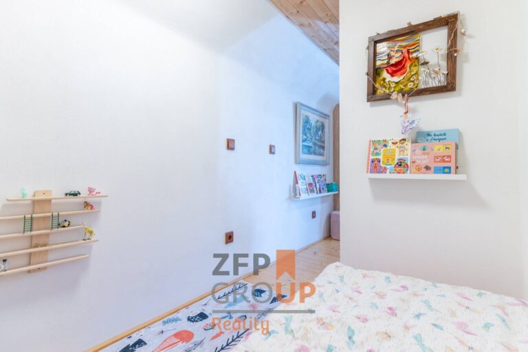 2cf86a45-0b54-48e4-ad95-7aaaf331d7dd@w1920