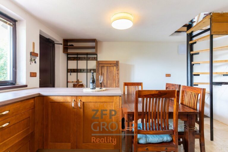 7e67185c-d7c7-4c58-b662-75ae0ab5c647@w1920