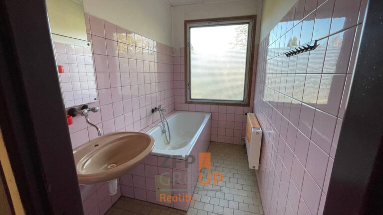 caf94c38-86ea-47d3-950d-bae6cd1f8d35@w1920