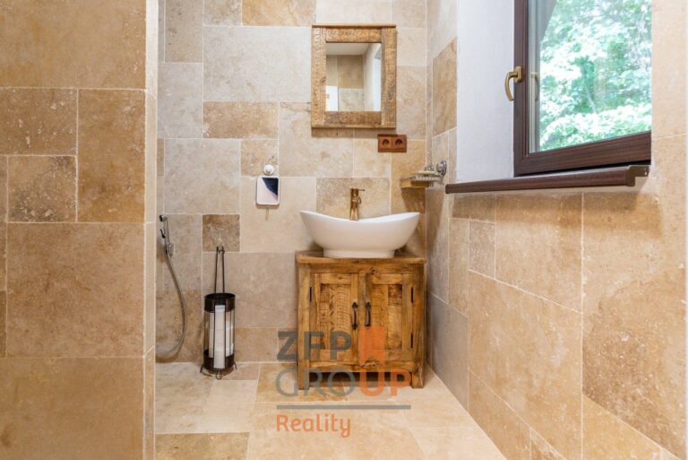 e4ead034-cd1a-49a3-b4ec-074ae3aee722@w1920